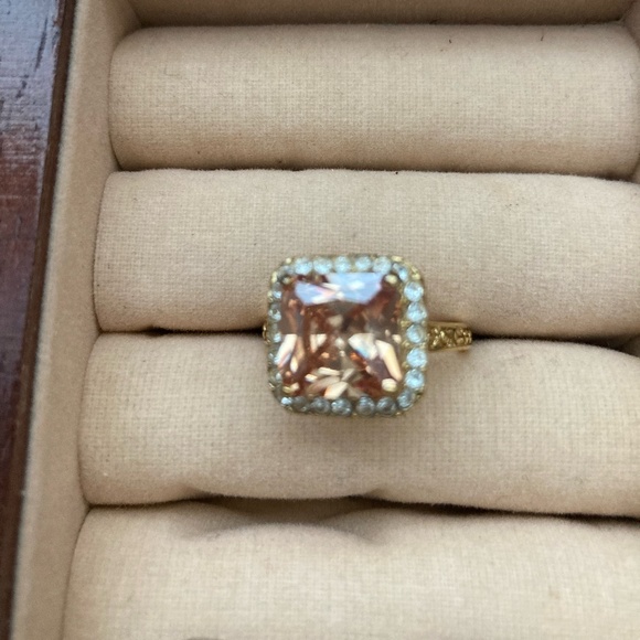 Yellow crystal ring--size 7.5 - Picture 4 of 9